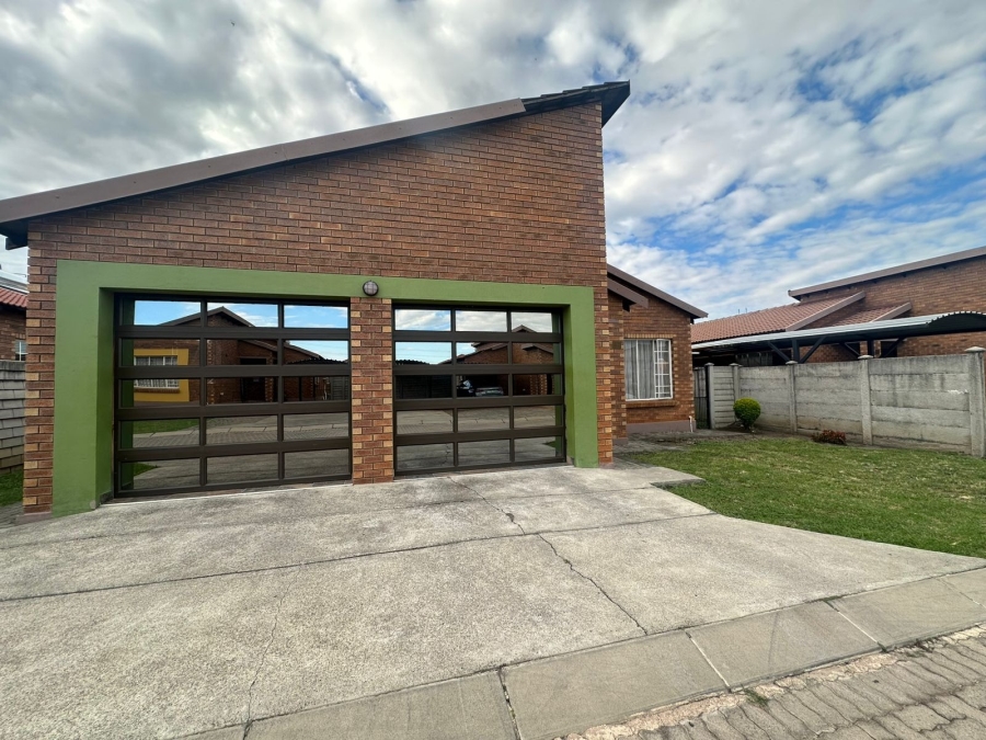 3 Bedroom Property for Sale in Waterkloof East North West